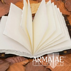 Voll geprägtes Lederjournal mit handgeschöpftem Papier auf https://armatae.shop Voll geprägtes Lederjournal mit handgeschöpftem Papier auf https://armatae.shop