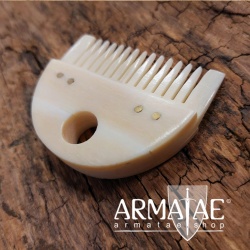 Massiver Bartkamm aus poliertem Bein auf https://armatae.shop Massiver Bartkamm aus poliertem Bein auf https://armatae.shop