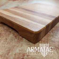 Massives 40 cm Schneidebrett aus geölter Eiche mit Griffmulden auf https://armatae.shop