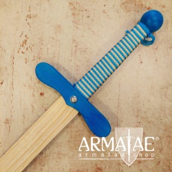 72 cm Holzschwert mit zweifarbig gewickeltem Griff und rundem Knauf auf https://armatae.shop 72 cm Holzschwert mit zweifarbig gewickeltem Griff und rundem Knauf auf https://armatae.shop
