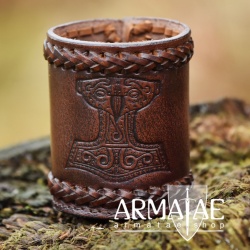 Würfelbecher aus Leder - Handarbeit - mit geprägtem Mjölnir - Thors Hammer - https://armatae.shop Würfelbecher aus Leder - Handarbeit - mit geprägtem Mjölnir - Thors Hammer - https://armatae.shop
