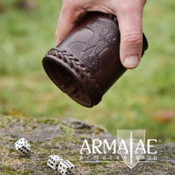 Würfelbecher aus Leder - Handarbeit - mit geprägtem Mjölnir - Thors Hammer - https://armatae.shop Würfelbecher aus Leder - Handarbeit - mit geprägtem Mjölnir - Thors Hammer - https://armatae.shop