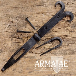 Überfalle Anlegarbe Haspe Moustache inkl. geschmiedeter Nägel auf https://armatae.shop