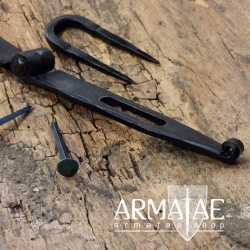 Überfalle Anlegarbe Haspe Moustache inkl. geschmiedeter Nägel auf https://armatae.shop Überfalle Anlegarbe Haspe Moustache inkl. geschmiedeter Nägel auf https://armatae.shop