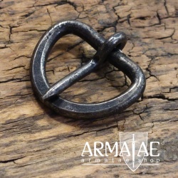 Schnalle aus Stahl geschmiedet und geschwärzt auf https://armatae.shop
