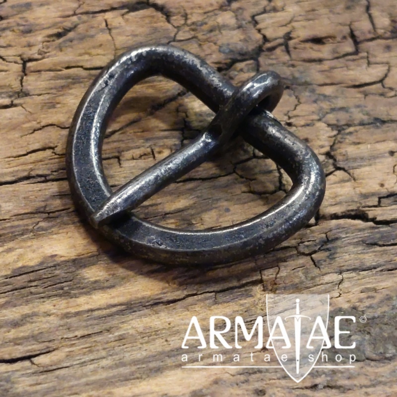 Schnalle aus Stahl geschmiedet und geschwärzt auf https://armatae.shop Schnalle aus Stahl geschmiedet und geschwärzt auf https://armatae.shop