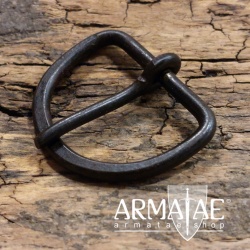 Schnalle aus Stahl geschmiedet und geschwärzt auf https://armatae.shop