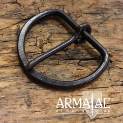 Schnalle aus Stahl geschmiedet und geschwärzt auf https://armatae.shop