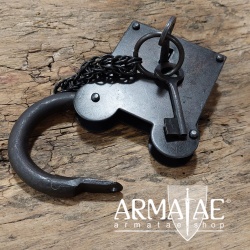Vorhängeschloss Handarbeit - aus Stahl geschmiedet auf https://armatae.shop Vorhängeschloss Handarbeit - aus Stahl geschmiedet auf https://armatae.shop