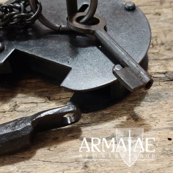 Vorhängeschloss Handarbeit - aus Stahl geschmiedet auf https://armatae.shop Vorhängeschloss Handarbeit - aus Stahl geschmiedet auf https://armatae.shop