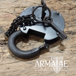 Vorhängeschloss Handarbeit - aus Stahl geschmiedet auf https://armatae.shop Vorhängeschloss Handarbeit - aus Stahl geschmiedet auf https://armatae.shop