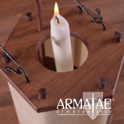 Laterne aus Holz mit Pergament / Rohhaut -Bespannung und Kerzenlift sowie Tragebügel auf https://armatae.shop Laterne aus Holz mit Pergament / Rohhaut -Bespannung und Kerzenlift sowie Tragebügel auf https://armatae.shop
