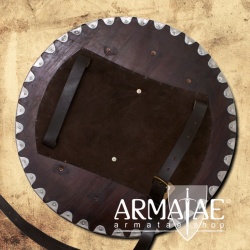 Extrem robuster Wikinger Schaukampf Rundschild aus Stahl und Hartholz mit Lederpolsterung auf https://armatae.shop Extrem robuster Wikinger Schaukampf Rundschild aus Stahl und Hartholz mit Lederpolsterung auf https://armatae.shop