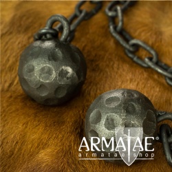 Meteorhammer mit 198 cm Kette und zwei 5,5 cm großen Stahlkugeln, Handarbeit auf https://armatae.shop