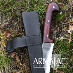 Langes, einfaches Saxmesser mit Lederscheide auf https://armatae.shop Langes, einfaches Saxmesser mit Lederscheide auf https://armatae.shop