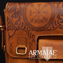 Viking Leder Umhängetasche mit Vegvisir Branding auf https://armatae.shop