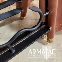 Replik eines römischen Klapphockers nach Fundstück aus dem Museum Weißenberg in Deutschland auf https://armatae.shop Replik eines römischen Klapphockers nach Fundstück aus dem Museum Weißenberg in Deutschland auf https://armatae.shop
