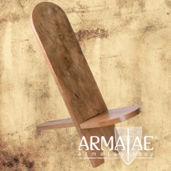 Massiver Steckstuhl aus ganzen Holzbohlen auf https://armatae.shop