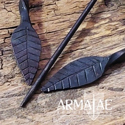 Handgeschmiedete Fibel, Ringfibel, Blattfibel auf https://armatae.shop Handgeschmiedete Fibel, Ringfibel, Blattfibel auf https://armatae.shop