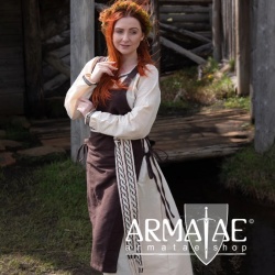 Wikinger Überkleid Aleiga Braun auf https://armatae.shop
