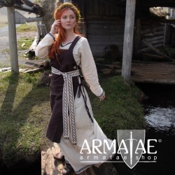 Wikinger Überkleid Aleiga Braun auf https://armatae.shop Wikinger Überkleid Aleiga Braun auf https://armatae.shop