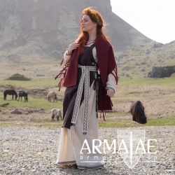 Wikinger Überkleid Aleiga Braun auf https://armatae.shop Wikinger Überkleid Aleiga Braun auf https://armatae.shop