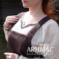 Wikinger Überkleid Aleiga Braun auf https://armatae.shop Wikinger Überkleid Aleiga Braun auf https://armatae.shop