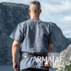 Wikinger Tunika kurzarm "Edmund" Blaugrau auf https://armatae.shop Wikinger Tunika kurzarm "Edmund" Blaugrau auf https://armatae.shop