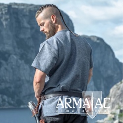 Wikinger Tunika kurzarm "Edmund" Blaugrau auf https://armatae.shop Wikinger Tunika kurzarm "Edmund" Blaugrau auf https://armatae.shop