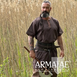 Wikinger Tunika kurzarm "Theobald" Dunkelbraun auf https://armatae.shop Wikinger Tunika kurzarm "Theobald" Dunkelbraun auf https://armatae.shop