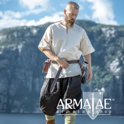 Wikinger-Kurzarmtunika "Olaf" Natur auf https://armatae.shop Wikinger-Kurzarmtunika "Olaf" Natur auf https://armatae.shop