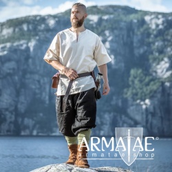 Wikinger-Kurzarmtunika "Olaf" Natur auf https://armatae.shop Wikinger-Kurzarmtunika "Olaf" Natur auf https://armatae.shop