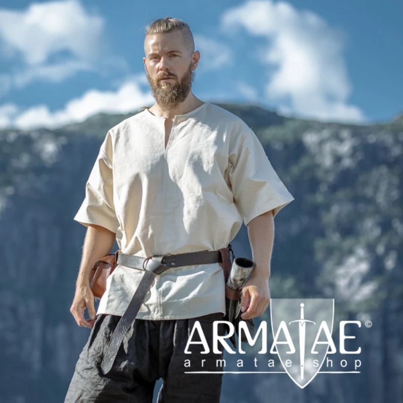 Wikinger-Kurzarmtunika "Olaf" Natur auf https://armatae.shop Wikinger-Kurzarmtunika "Olaf" Natur auf https://armatae.shop