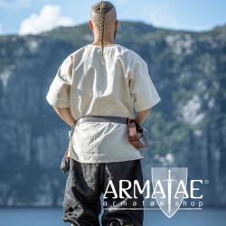 Wikinger-Kurzarmtunika "Olaf" Natur auf https://armatae.shop Wikinger-Kurzarmtunika "Olaf" Natur auf https://armatae.shop
