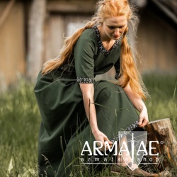 Kurzarmkleid Ennlin Gruen auf https://armatae.shop
