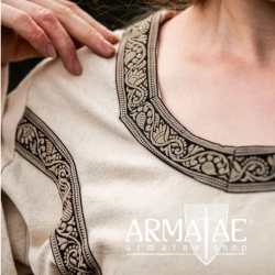 Mittelalter Baumwollkleid "Angie" Natur auf https://armatae.shop Mittelalter Baumwollkleid "Angie" Natur auf https://armatae.shop