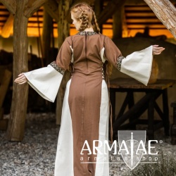 Mittelalter Baumwollkleid "Angie" Tabak/Natur auf https://armatae.shop Mittelalter Baumwollkleid "Angie" Tabak/Natur auf https://armatae.shop