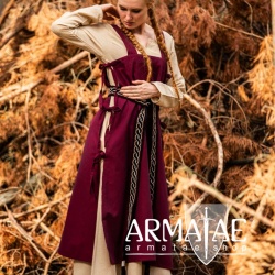 Überkleid "Hildegard" Rot auf https://armatae.shop Überkleid "Hildegard" Rot auf https://armatae.shop