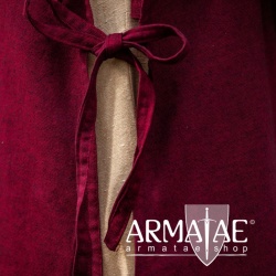 Überkleid "Hildegard" Rot auf https://armatae.shop Überkleid "Hildegard" Rot auf https://armatae.shop