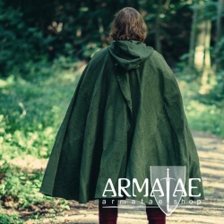 Umhang mit Kapuze Frantz, Baumwolle in verschiedenen Farben auf https://armatae.shop Umhang mit Kapuze Frantz, Baumwolle in verschiedenen Farben auf https://armatae.shop
