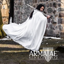 Großer Umhang mit Kapuze in 7 verschiedenen Farben auf https://armatae.shop Großer Umhang mit Kapuze in 7 verschiedenen Farben auf https://armatae.shop