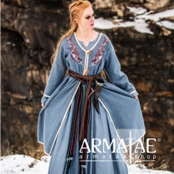 Wikinger Birka Mantel Skadi Taubenblau auf https://armatae.shop