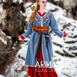Wikinger Kleid 100 % Leinen "Anna" Rot auf https://armatae.shop Wikinger Kleid 100 % Leinen "Anna" Rot auf https://armatae.shop