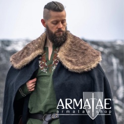 Wikinger Umhang "Janne" m. Fellbesatz Schwarz auf https://armatae.shop Wikinger Umhang "Janne" m. Fellbesatz Schwarz auf https://armatae.shop