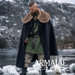 Wikinger Umhang "Janne" m. Fellbesatz Schwarz auf https://armatae.shop