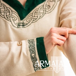 Wikinger Kleid "Lagertha" Natur/Grün auf https://armatae.shop Wikinger Kleid "Lagertha" Natur/Grün auf https://armatae.shop