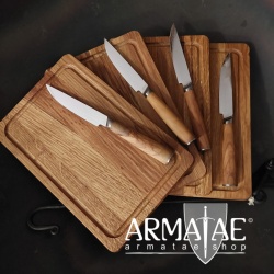 Damast Steakmesser mit Eichenbretter auf https://armatae.shop