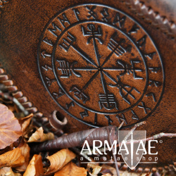 Gürteltasche mit Vegvisir-Prägung, Leder, Braun auf https://armatae.shop Gürteltasche mit Vegvisir-Prägung, Leder, Braun auf https://armatae.shop