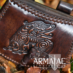 Gürteltasche mit Drachen-Prägung, Leder, Braun auf https://armatae.shop Gürteltasche mit Drachen-Prägung, Leder, Braun auf https://armatae.shop