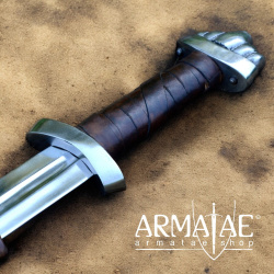 Wikinger Schaukampfschwert mit Scheide, 10. Jh. auf https://armatae.shop Wikinger Schaukampfschwert mit Scheide, 10. Jh. auf https://armatae.shop